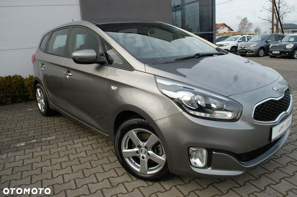 Kia Carens - 15