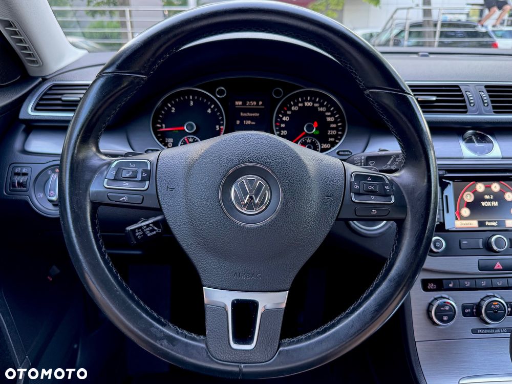 Volkswagen Passat 2.0 TDI DSG Highline - 13