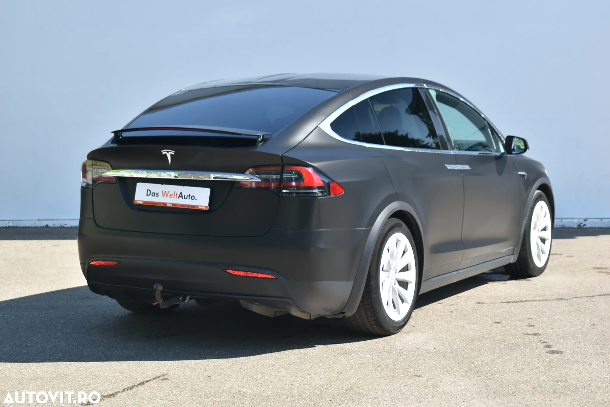 Tesla Model X - 4