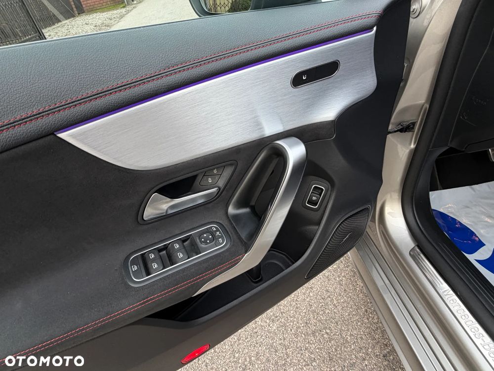 Mercedes-Benz CLA 200 4-Matic AMG Line 8G-DCT - 31