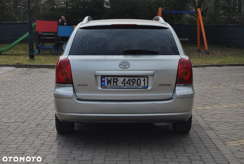 Toyota Avensis - 17