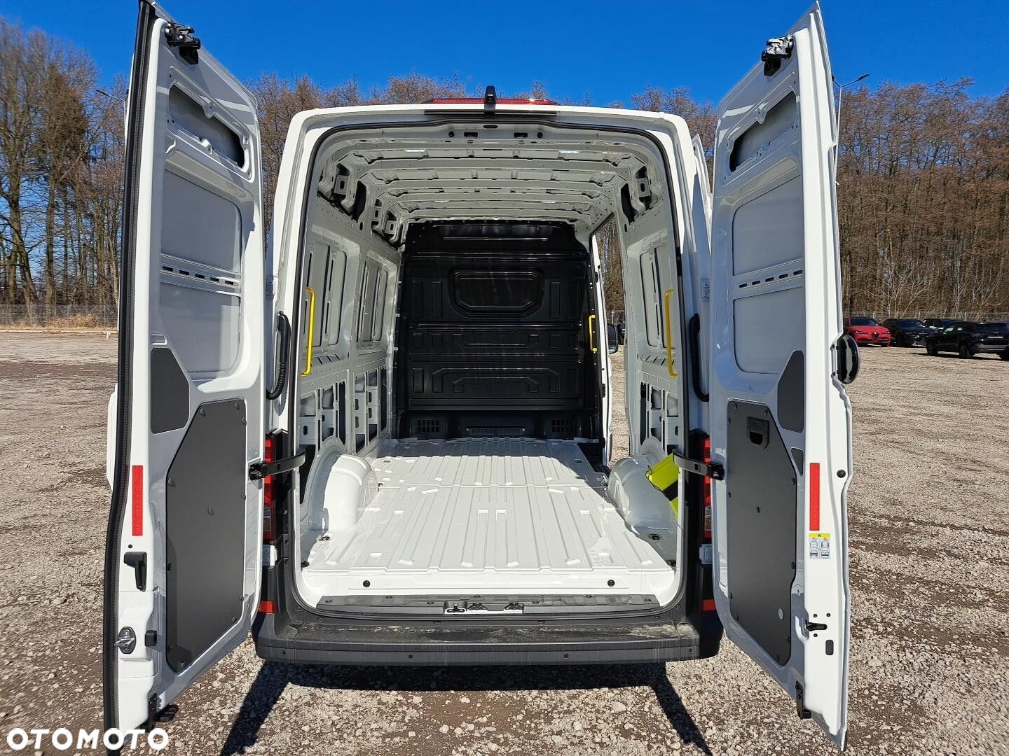 Volkswagen Crafter 35 Furgon z wysokim dachem silnik: 2,0 l EU6 SCR 177 KM / skrzynia biegów: 4MOTION automatyczna 8-biegowa rozstaw osi: 3640 mm - 17