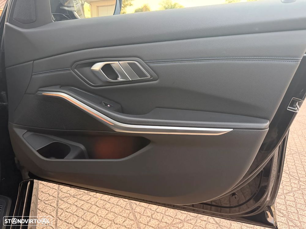 BMW 330 e Aut. M Sport - 21