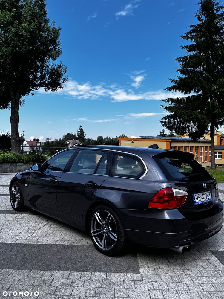 BMW Seria 3 325i xDrive - 31