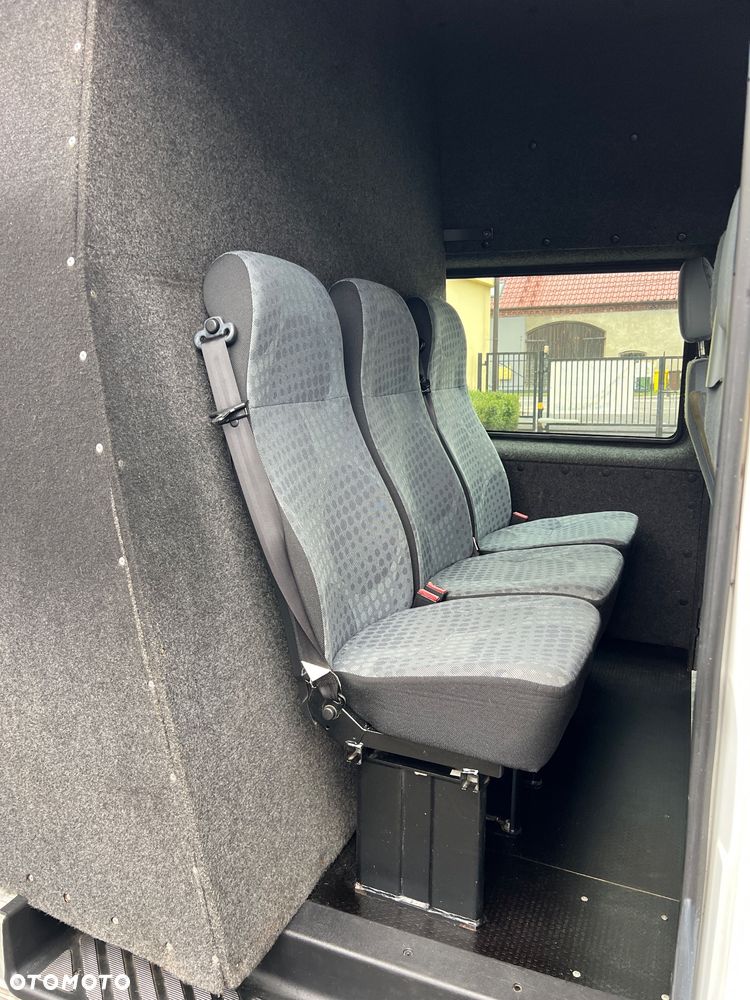 Ford Ford Transit Furgon Brygadowy 6 os. 4x4 L3H3 2.2 TDCI 125KM HAK 4x4 - 24