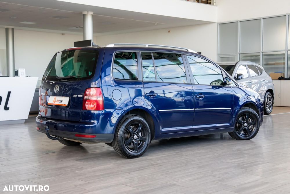 Volkswagen Touran - 10