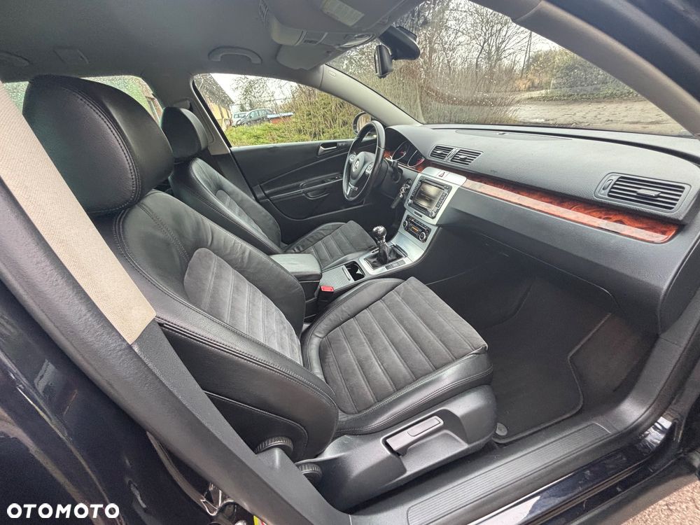 Volkswagen Passat 2.0 TDI DPF BlueMotion Technology Highline - 25