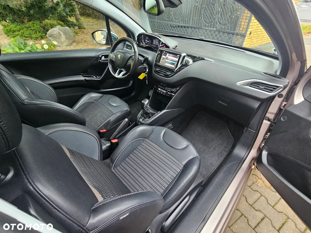Peugeot 208 95 VTI Allure - 19
