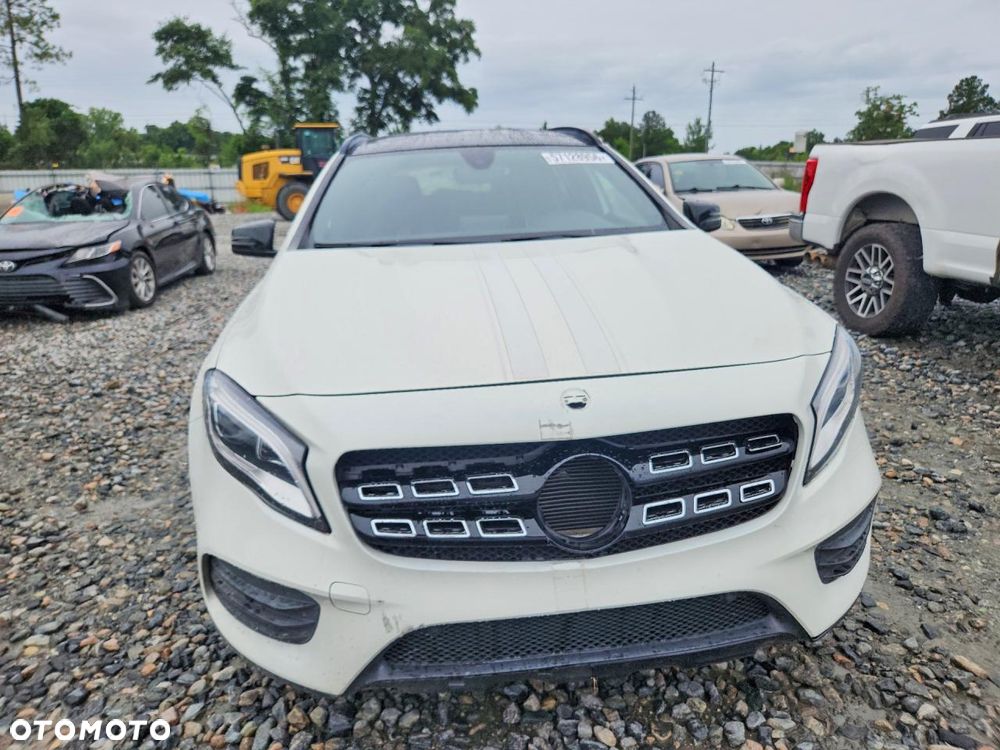 Mercedes-Benz GLA 250 7G-DCT - 5