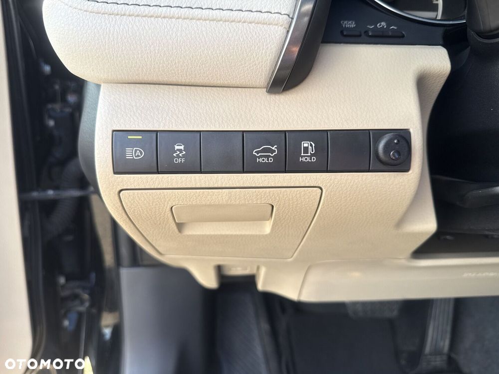 Toyota Camry 2.5 Hybrid Comfort CVT - 23