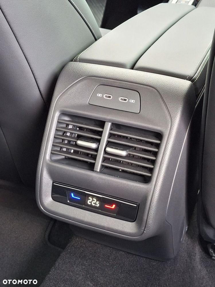 Volkswagen Passat Variant 1.5 TSI EVO Elegance DSG - 26