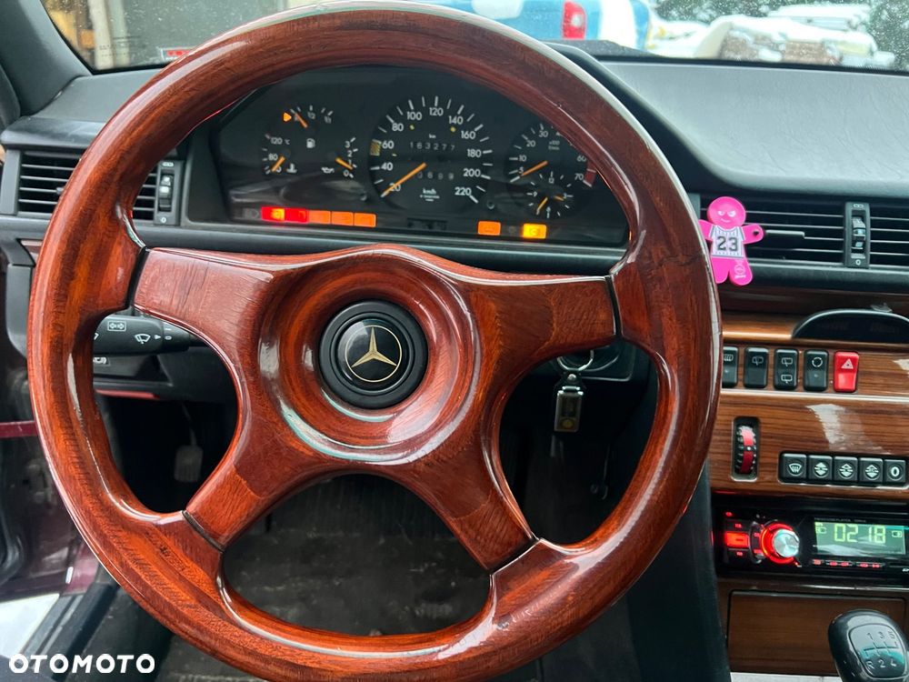 Mercedes-Benz W124 (1984-1993) - 12