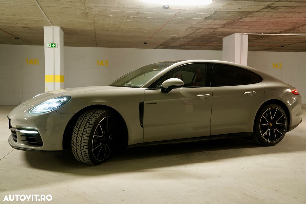 Porsche Panamera 4 E-Hybrid - 4