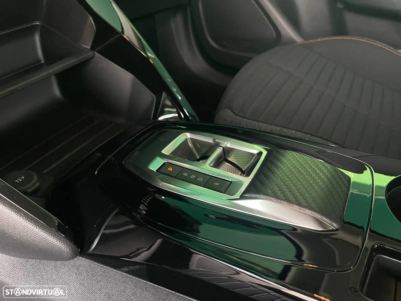 Peugeot e-2008 50 kWh SE Style - 11