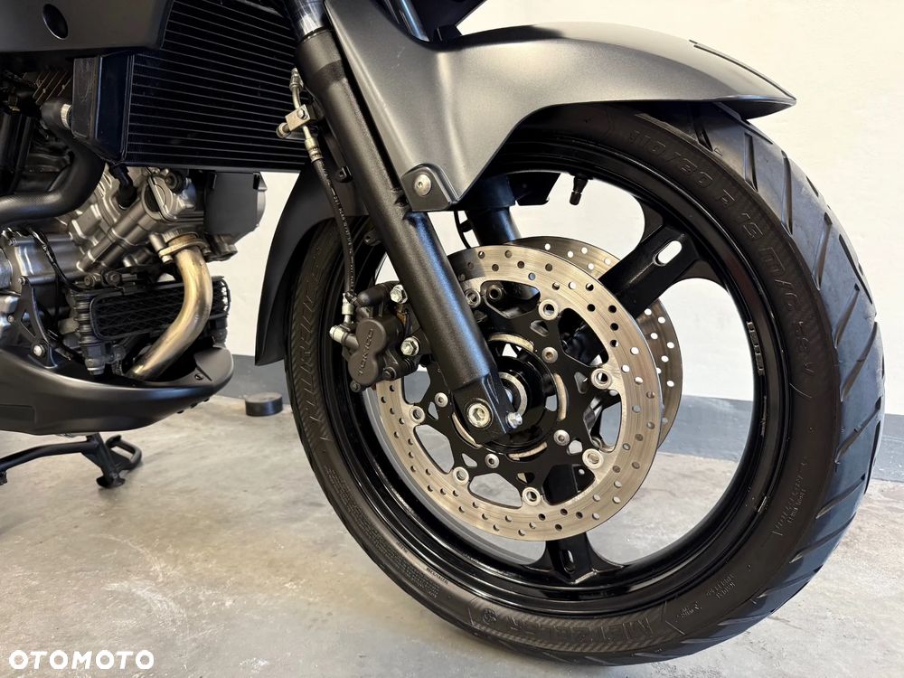 Suzuki V-STROM - 16