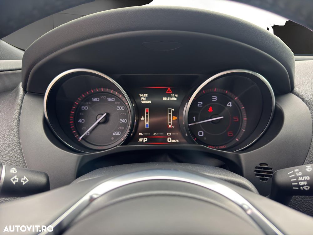 Jaguar XE 2.0 R-Sport - 16