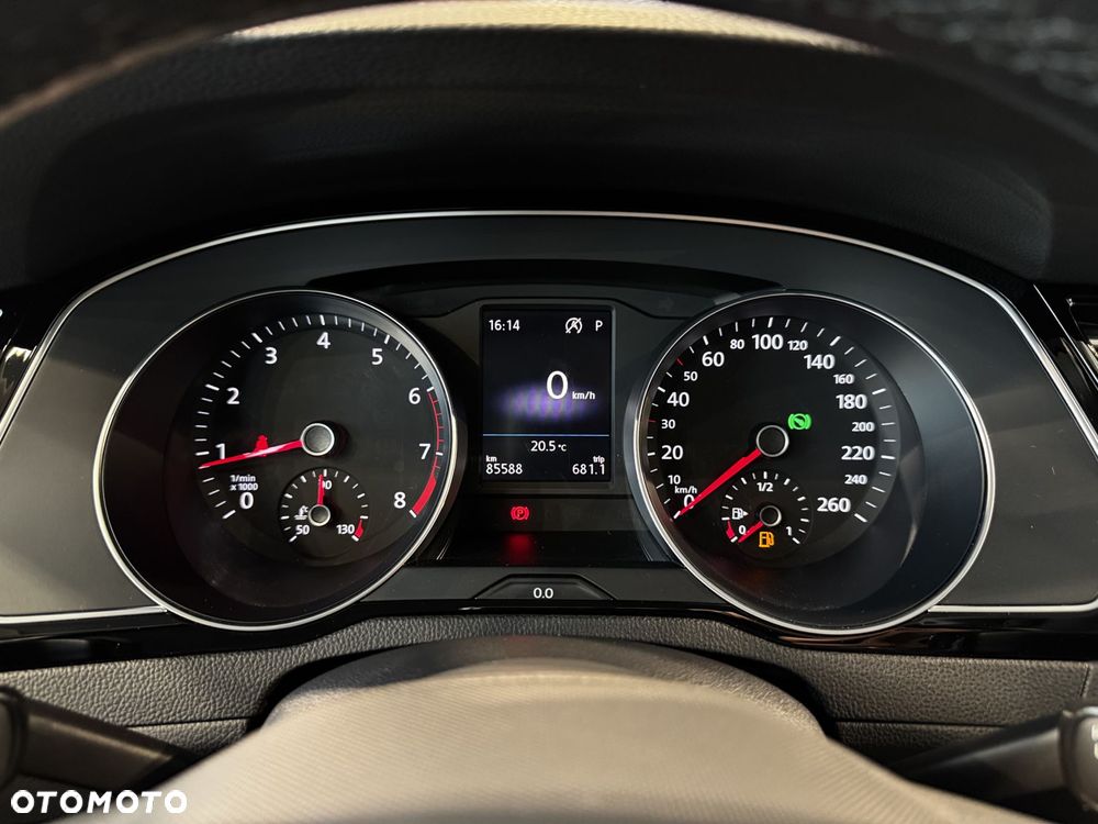 Volkswagen Passat - 23