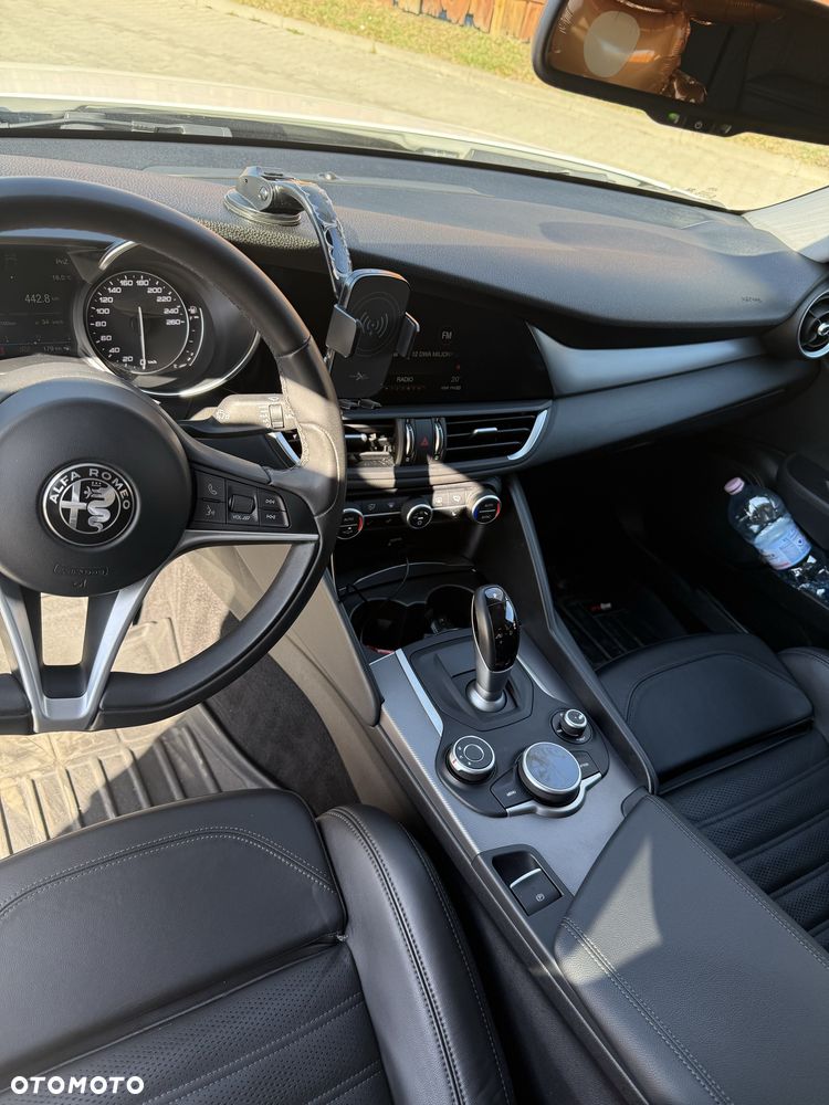 Alfa Romeo Giulia - 8