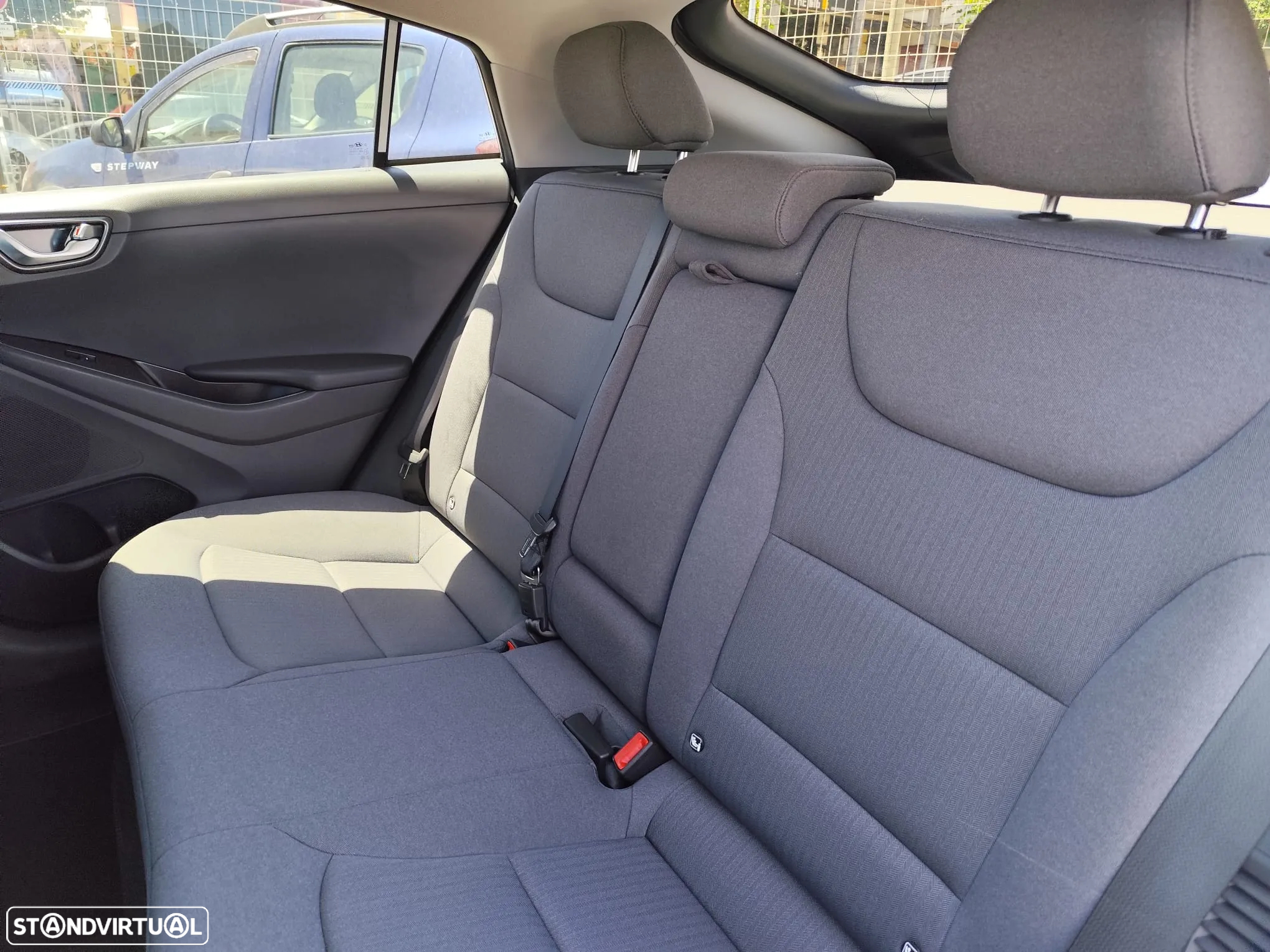 Hyundai Ioniq 1.6 GDI PHEV Tech - 12