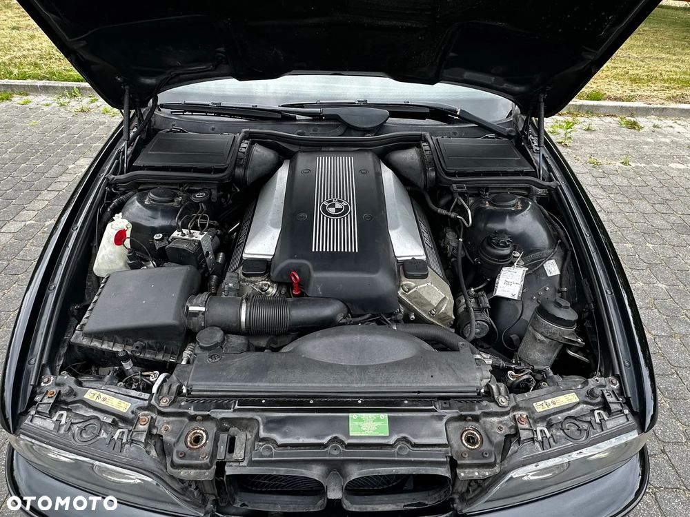 BMW Seria 5 540i - 38