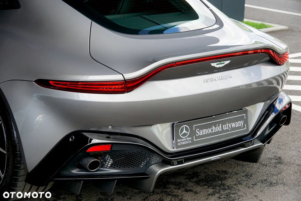 Aston Martin V8 Vantage - 14