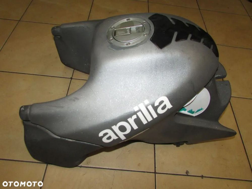 APRILIA PEGASO 650 i.e. 01-04 bak zbiornik paliwa - 2