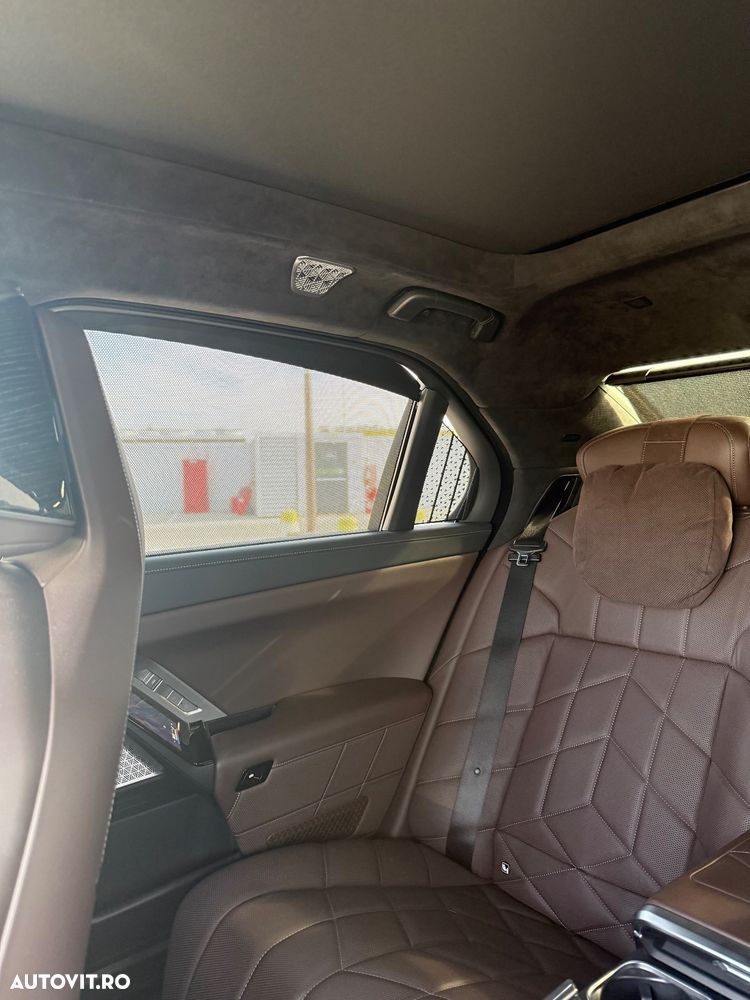BMW Seria 7 750e xDrive AT PHEV - 33