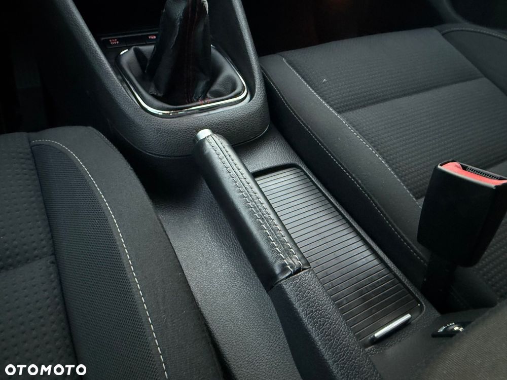 Volkswagen Golf 2.0 TDI DPF BlueMotion Technology Team - 30