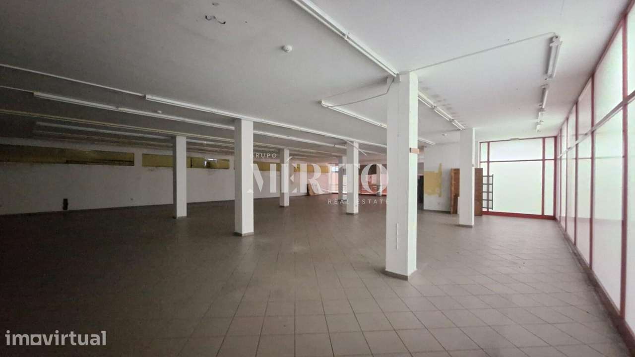 Loja com 338m2 - Grande imagem: 2/8
