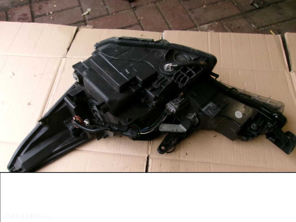 LAMPA PRZÓD PRAWA LEWA  LED TOYOTA AVENSIS T27  T29 14-18 EU - 2