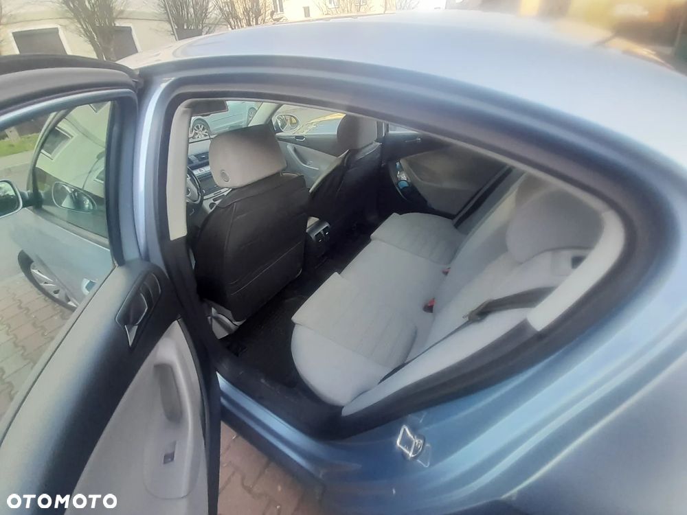 Volkswagen Passat 1.6 FSI Comfortline - 7