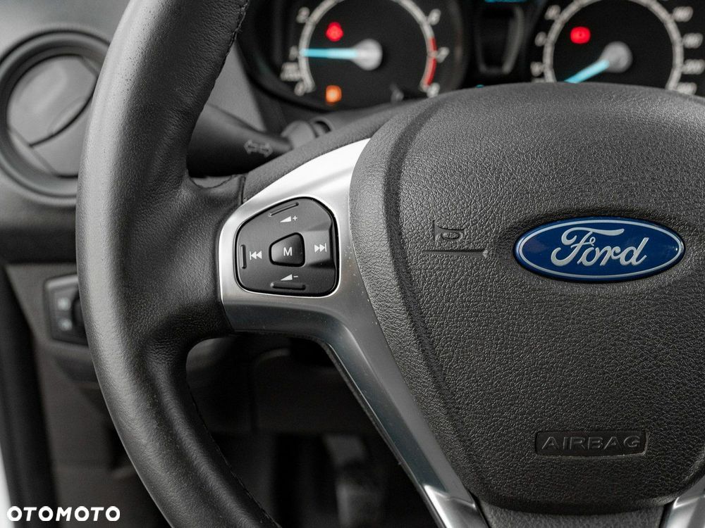 Ford Transit Courier - 17