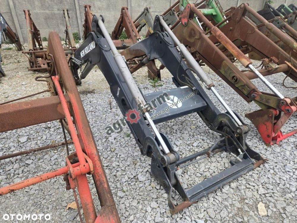 Ładowacz czołowy New Holland 760TL - 3