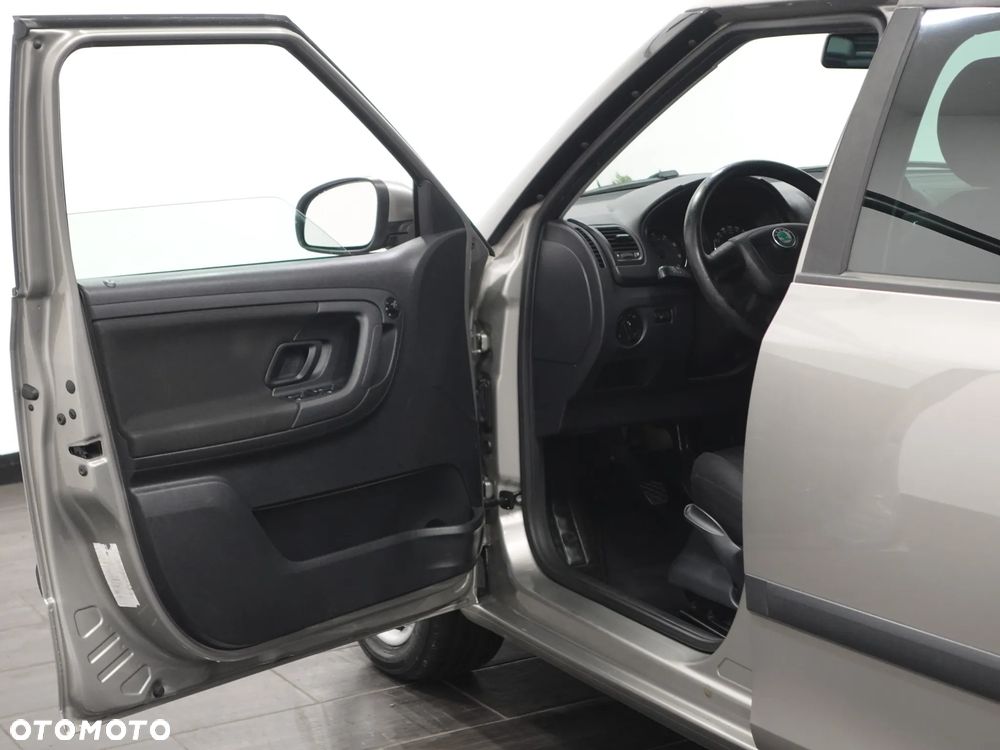 Skoda Fabia 1.2 HTP Ambition - 17