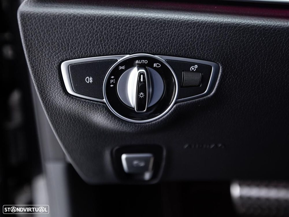 Mercedes-Benz E 300 de 4Matic 9G-TRONIC AMG Line — fotografia 17