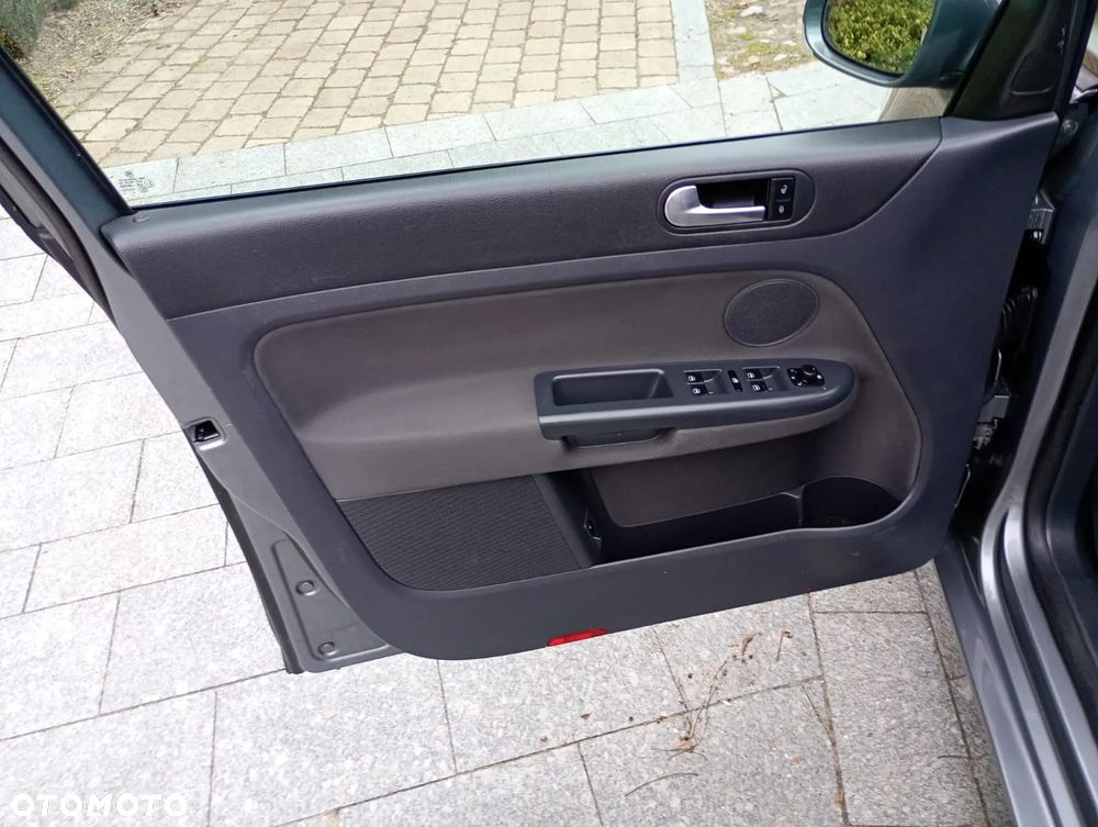 Volkswagen Golf Plus 1.6 TDI DPF Trendline - 29