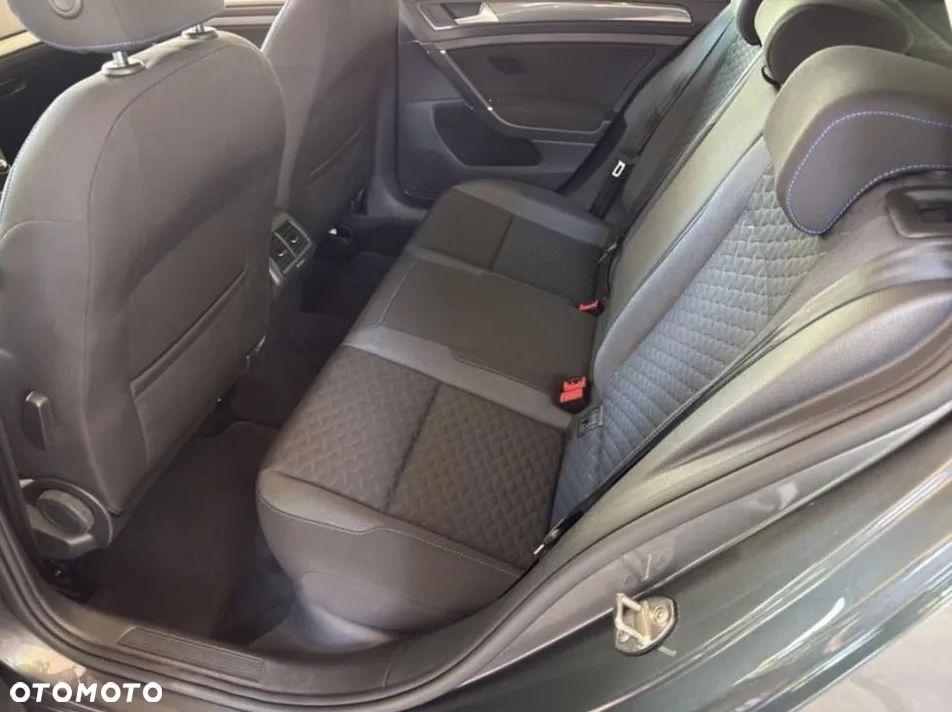 Volkswagen Golf - 34