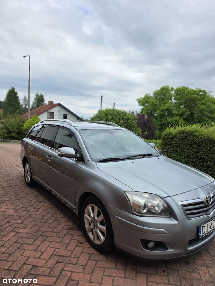 Toyota Avensis 2.0 D-4D Luna - 1