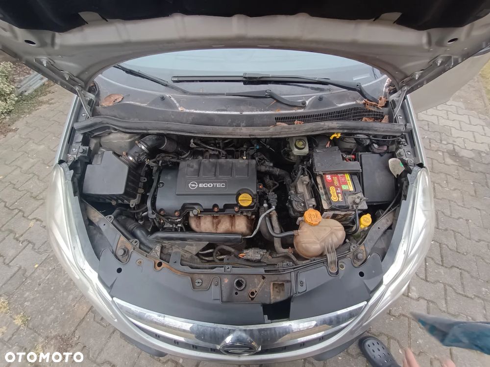 Opel Corsa 1.2 16V Cosmo - 6