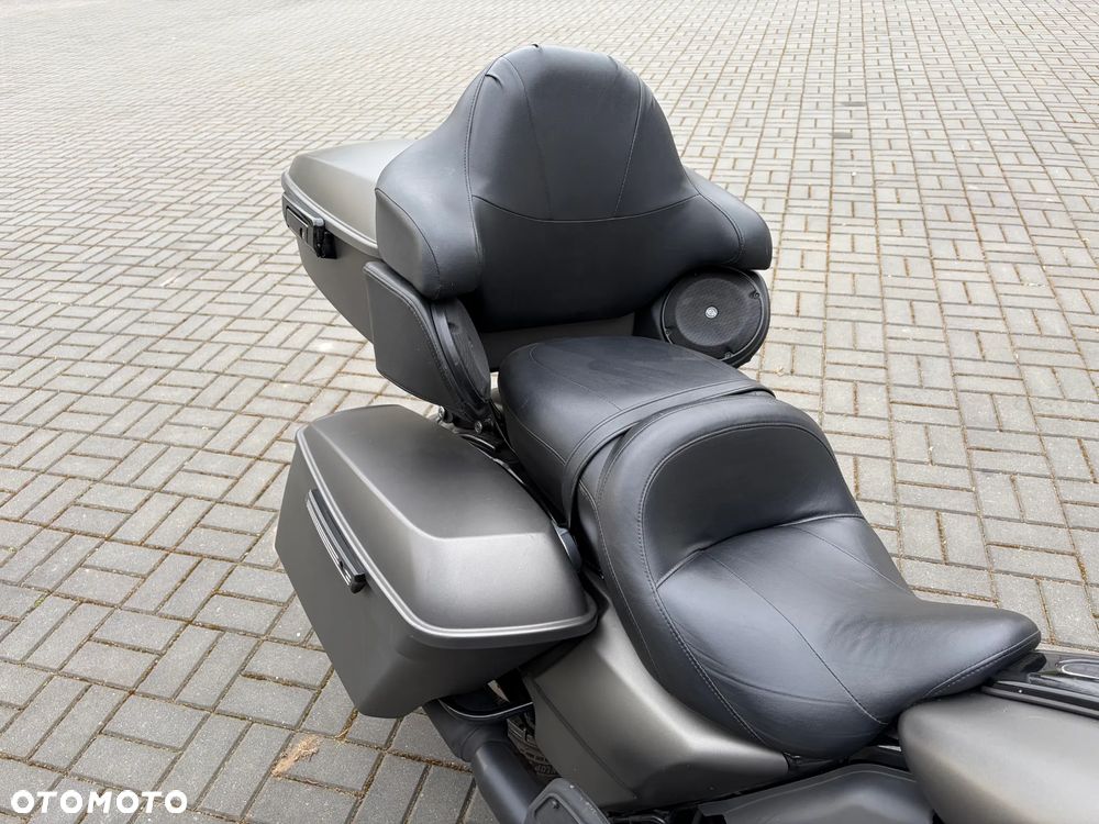 Harley-Davidson Touring Road Glide - 11