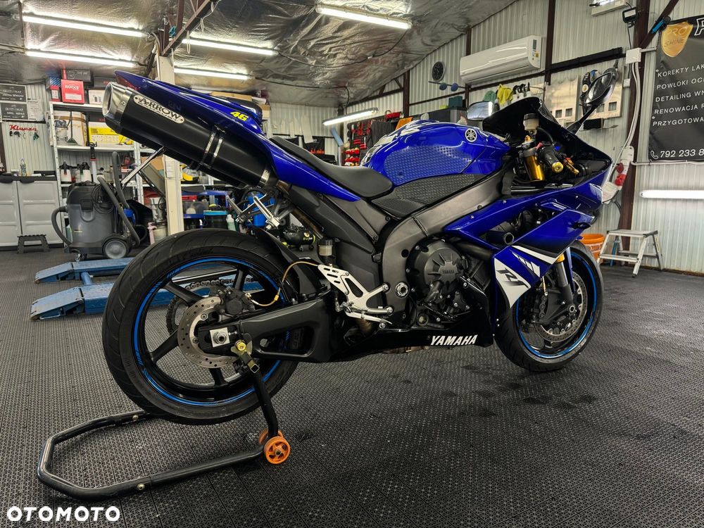 Yamaha R1 - 2