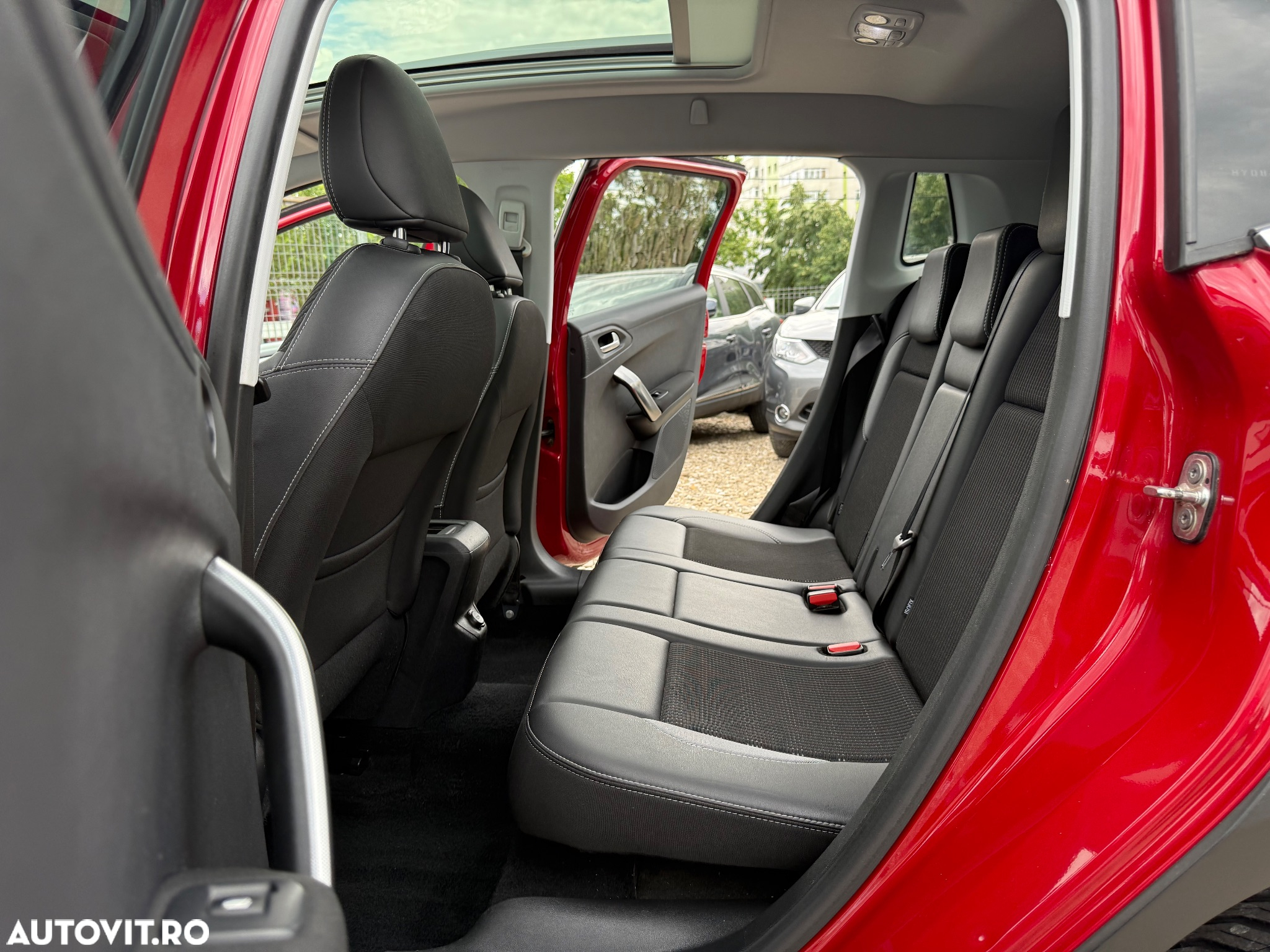 Peugeot 2008 1.2 PureTech Turbo EAT6 S&S Allure - 17
