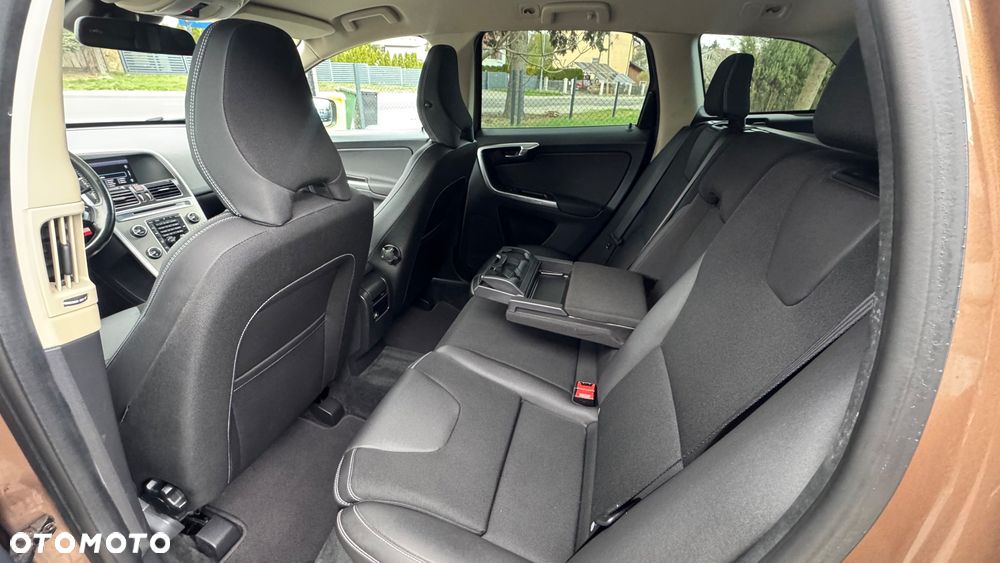 Volvo XC 60 2.4D AWD Momentum - 24