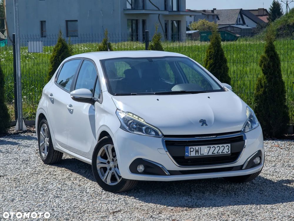 Peugeot 208 - 1
