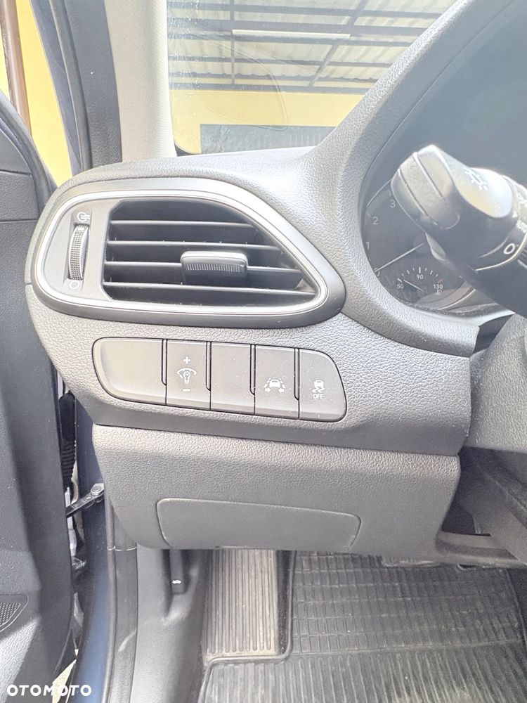 Hyundai i30 1.4 T-GDI DCT Premium - 12
