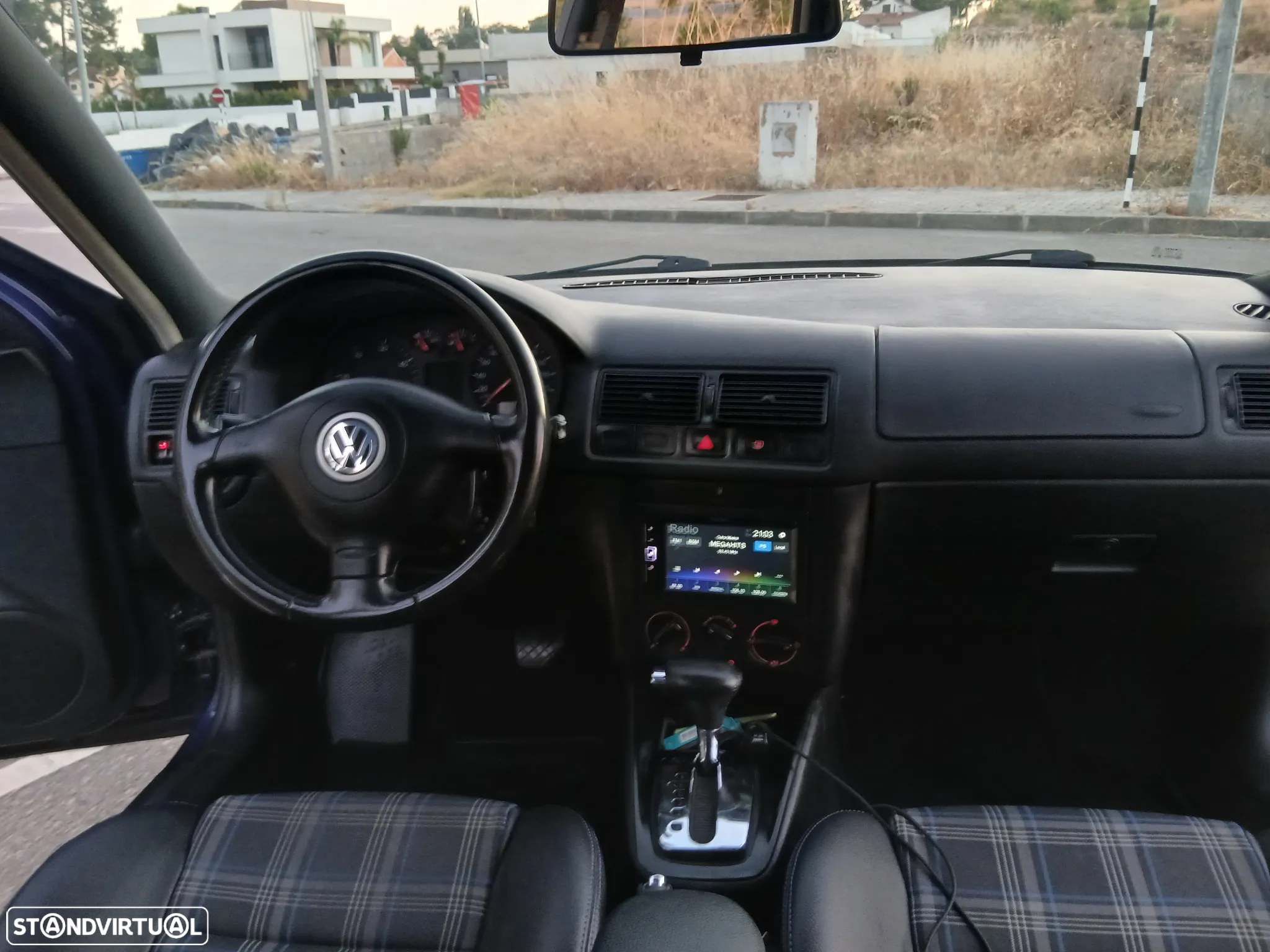 VW Golf 1.9 TDi 25 Anos Aut. - 17