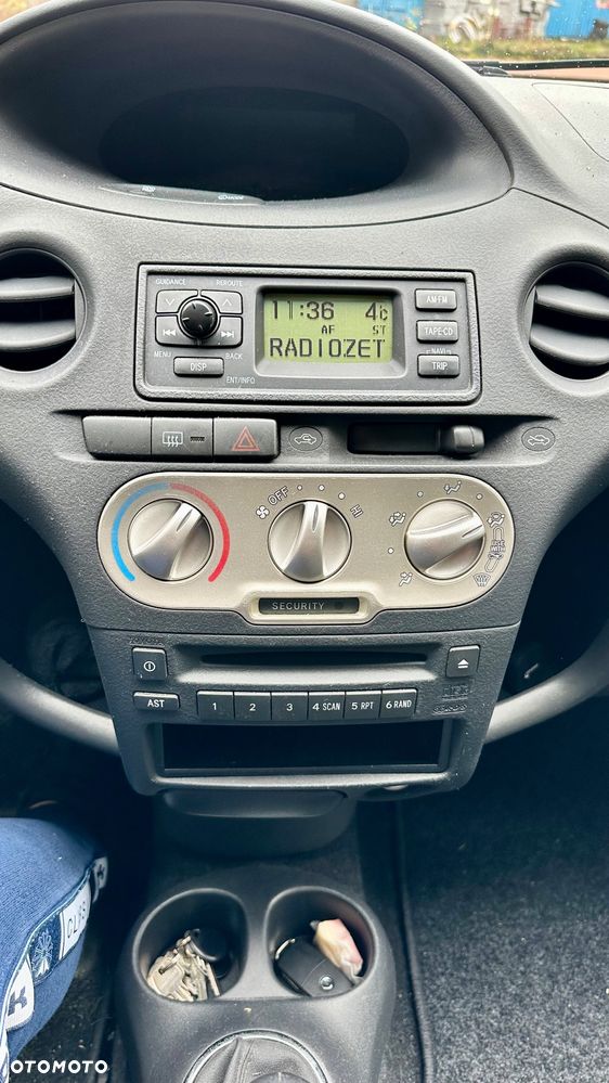 Toyota Yaris 1.0 Luna - 16