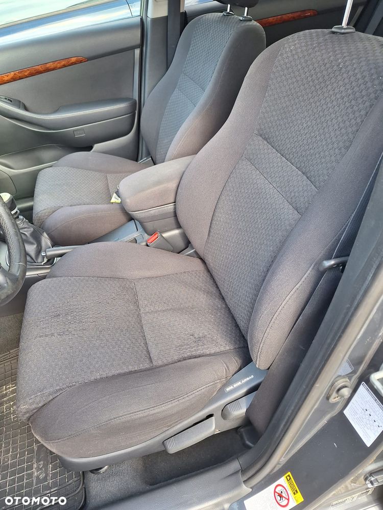 Toyota Avensis 2.2 D-4D Prestige - 11