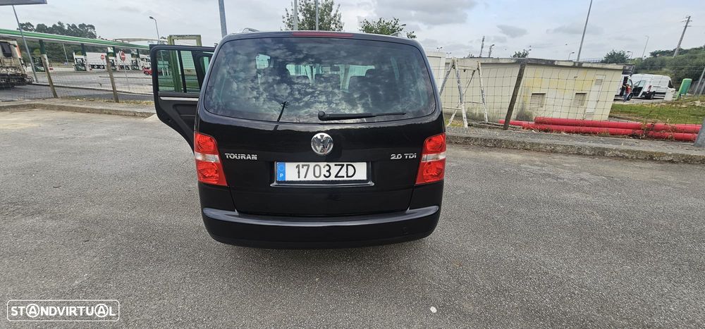 VW Touran 2.0 TDI Highline 7L - 37