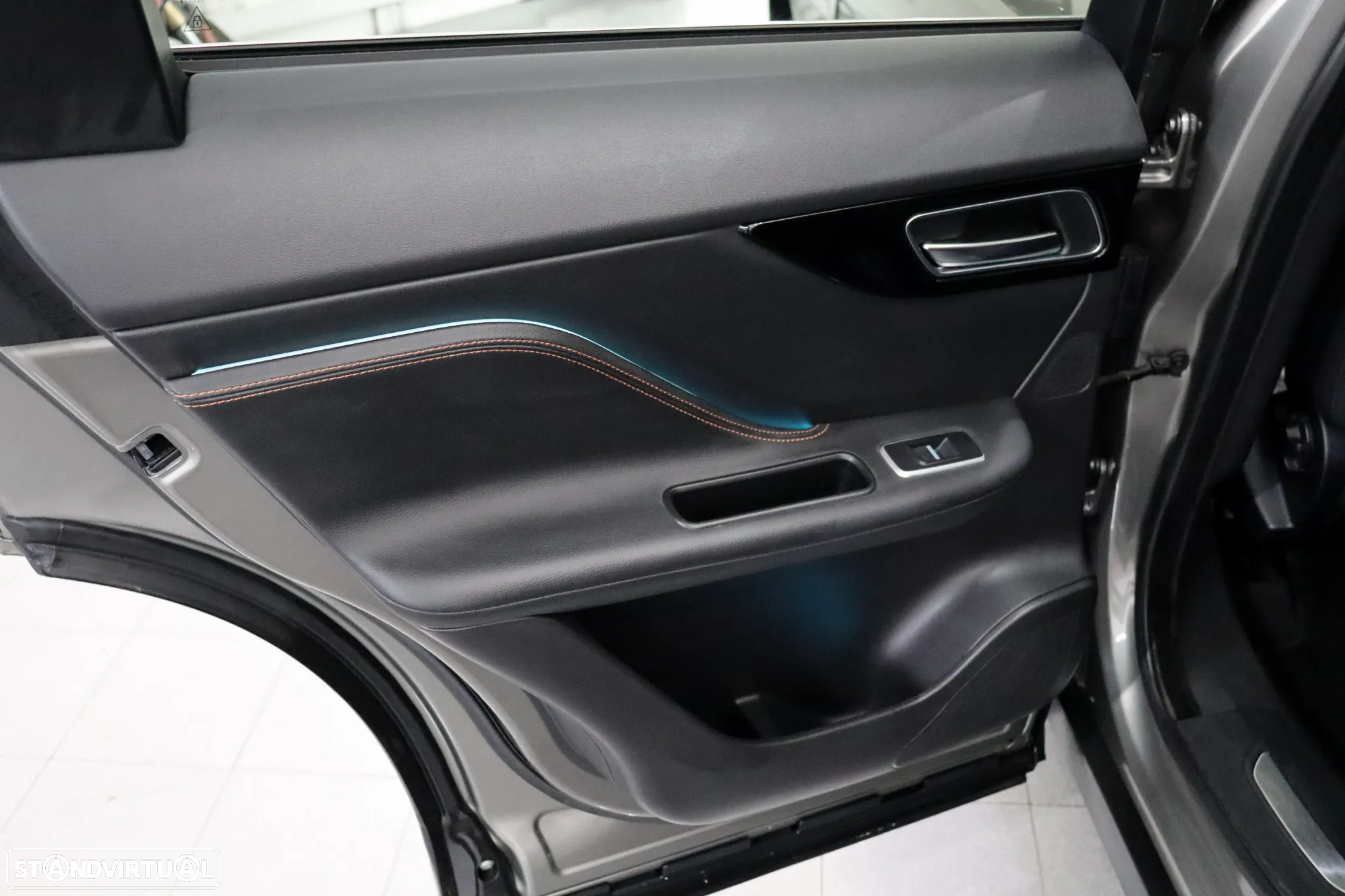 Jaguar F-Pace 2.0 i4D Prestige Aut. - 31